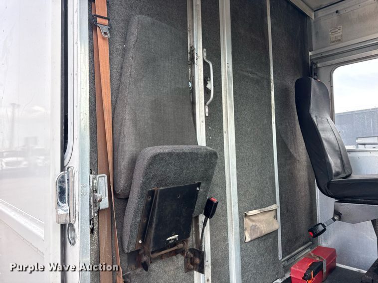 image for item EG5770 1999 Freightliner MT45 delivery truck