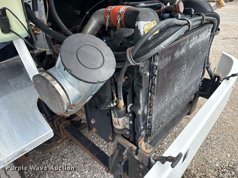 image for item EG5770 1999 Freightliner MT45 delivery truck