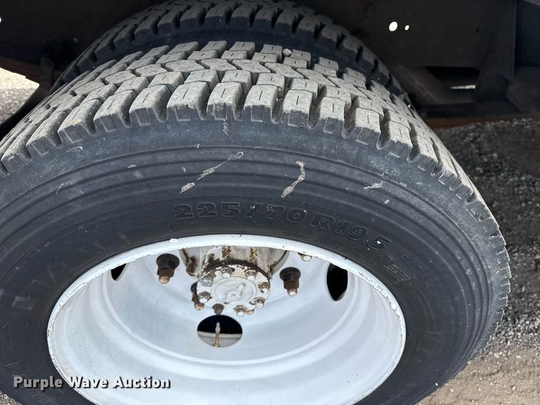 image for item EG5770 1999 Freightliner MT45 delivery truck