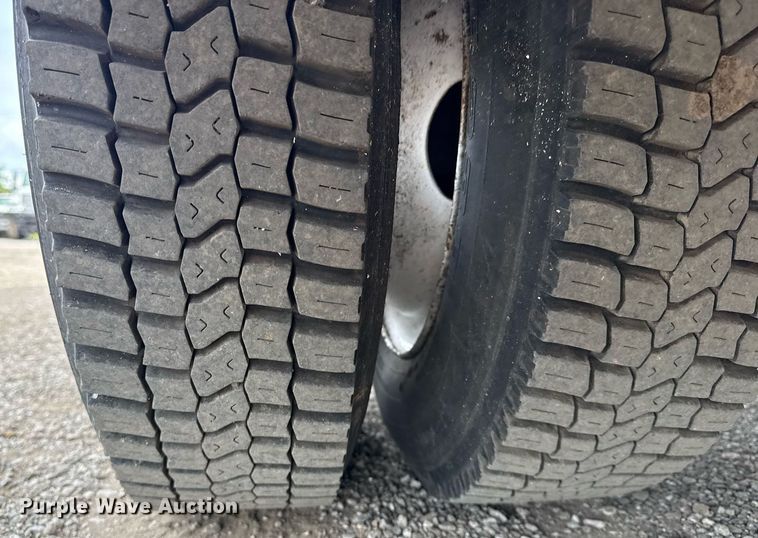 image for item EG5770 1999 Freightliner MT45 delivery truck