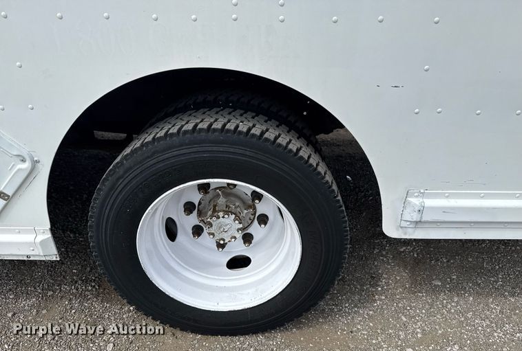 image for item EG5770 1999 Freightliner MT45 delivery truck