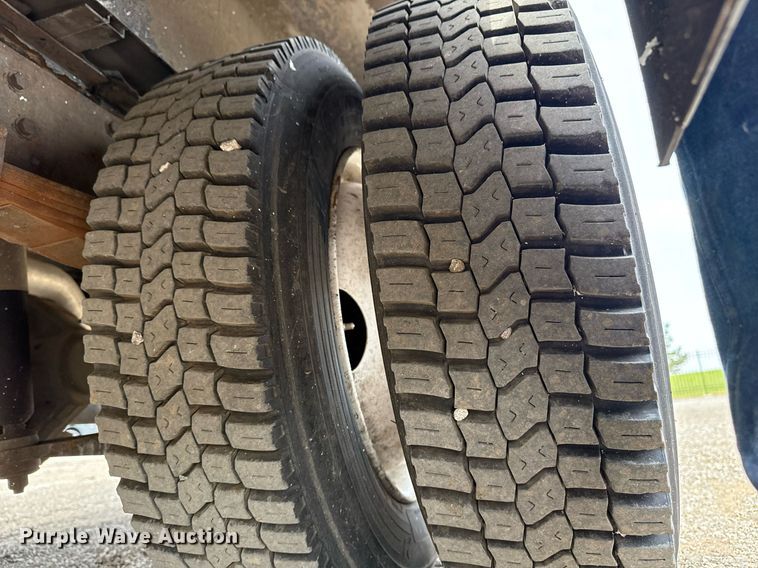 image for item EG5770 1999 Freightliner MT45 delivery truck