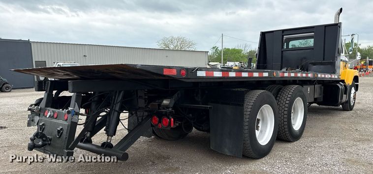 image for item EG5783 1987 International F-2574 tow truck