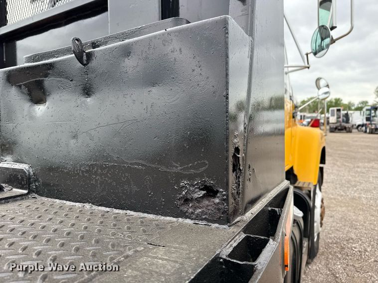 image for item EG5783 1987 International F-2574 tow truck