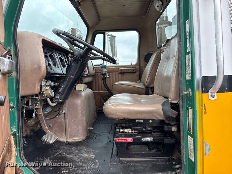 image for item EG5783 1987 International F-2574 tow truck