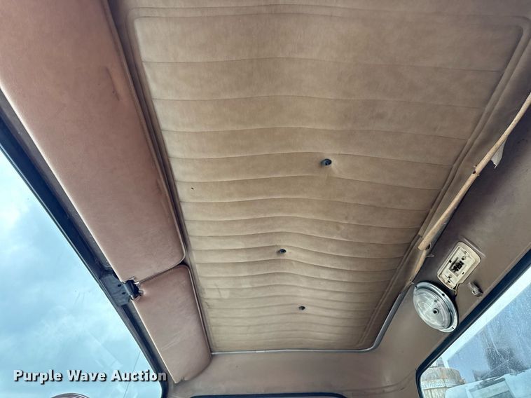 image for item EG5783 1987 International F-2574 tow truck