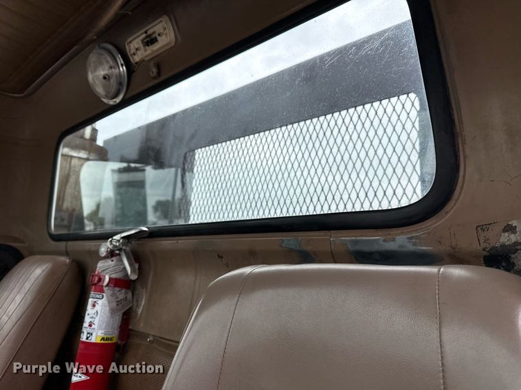 image for item EG5783 1987 International F-2574 tow truck