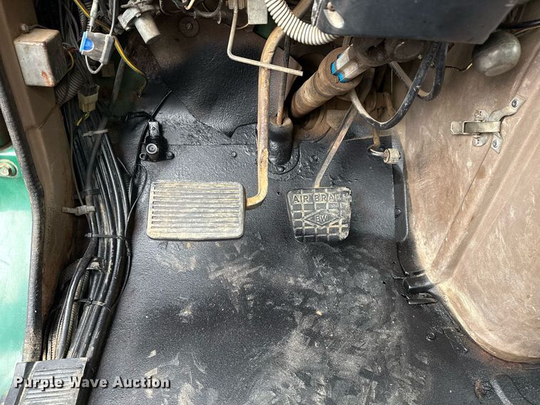 image for item EG5783 1987 International F-2574 tow truck