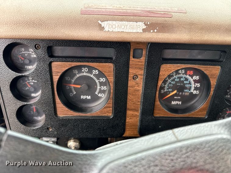 image for item EG5783 1987 International F-2574 tow truck