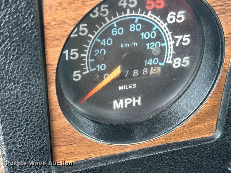 image for item EG5783 1987 International F-2574 tow truck