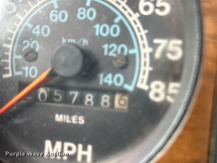 image for item EG5783 1987 International F-2574 tow truck