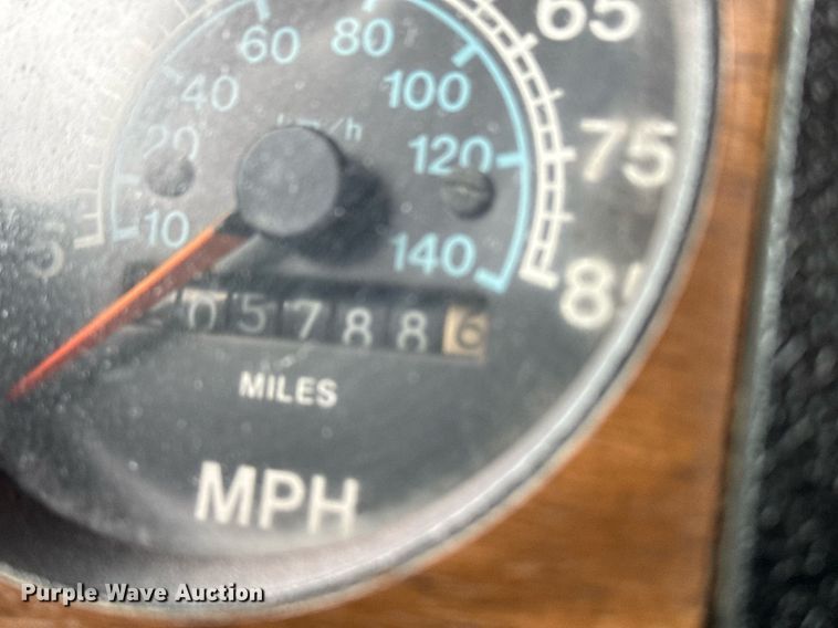 image for item EG5783 1987 International F-2574 tow truck