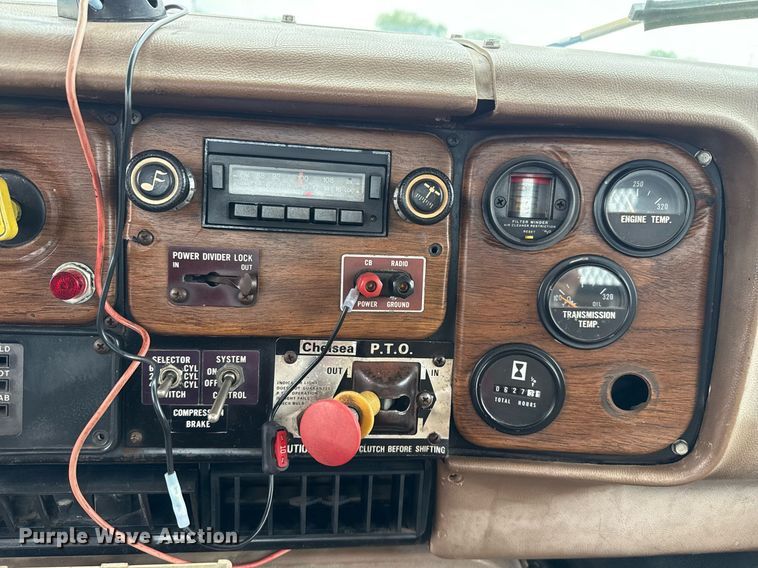 image for item EG5783 1987 International F-2574 tow truck