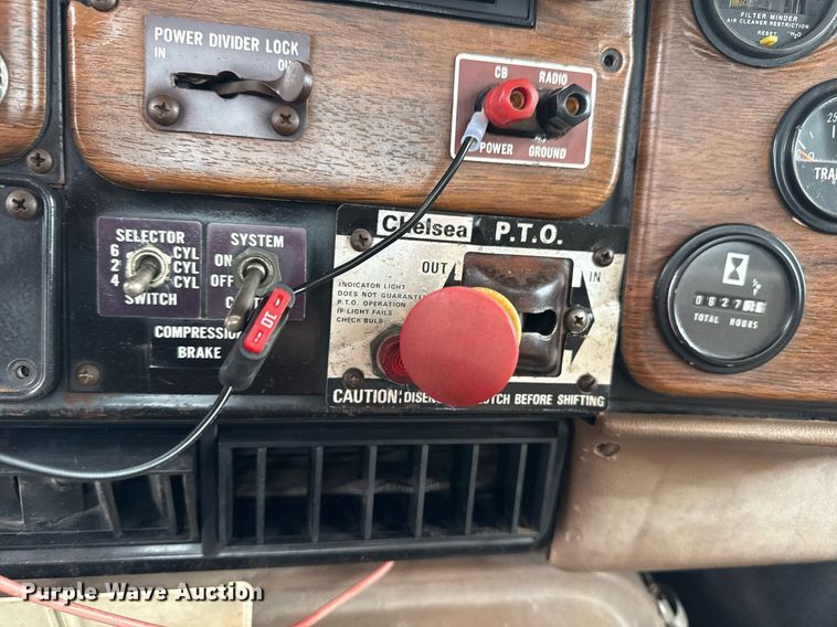 image for item EG5783 1987 International F-2574 tow truck