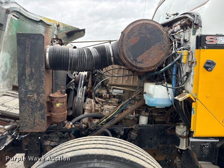 image for item EG5783 1987 International F-2574 tow truck