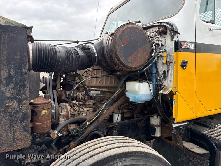 image for item EG5783 1987 International F-2574 tow truck