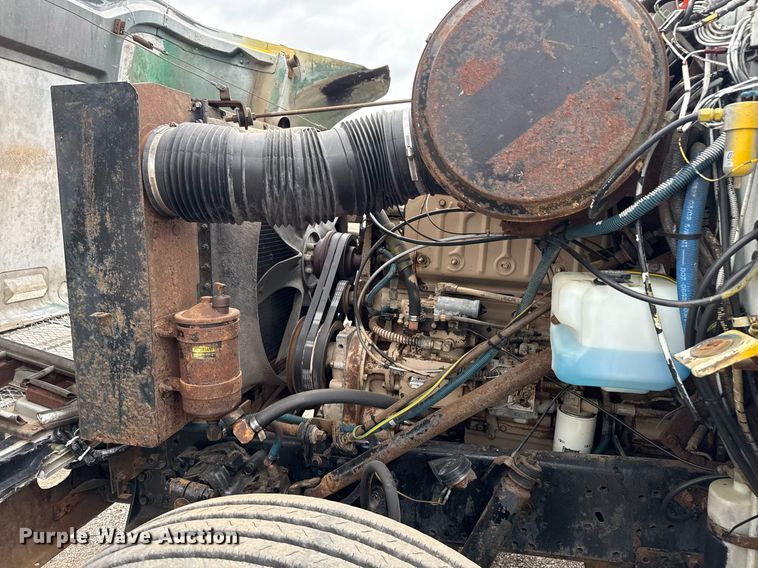 image for item EG5783 1987 International F-2574 tow truck