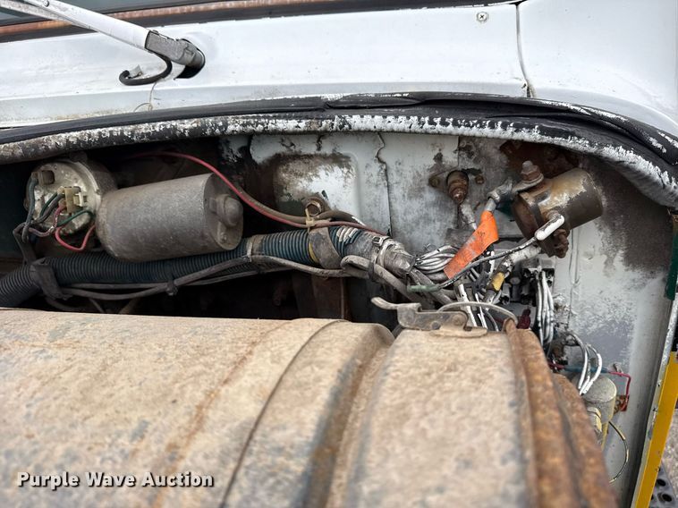 image for item EG5783 1987 International F-2574 tow truck