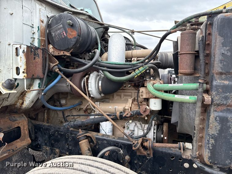 image for item EG5783 1987 International F-2574 tow truck