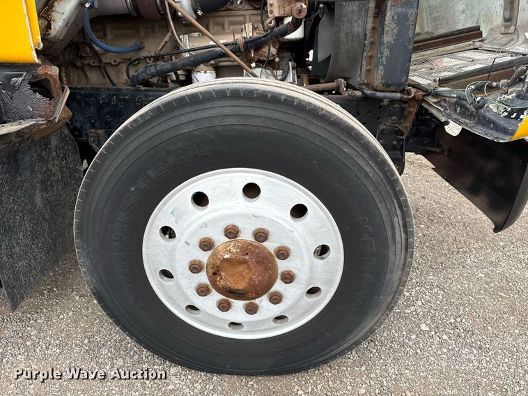 image for item EG5783 1987 International F-2574 tow truck