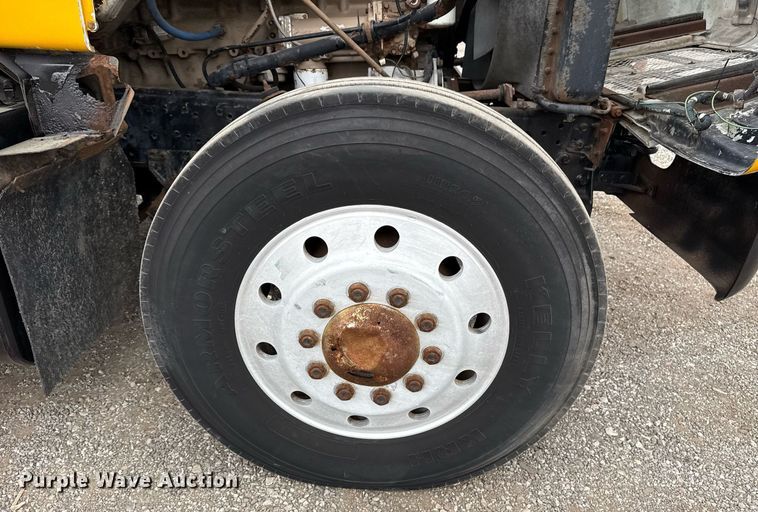 image for item EG5783 1987 International F-2574 tow truck