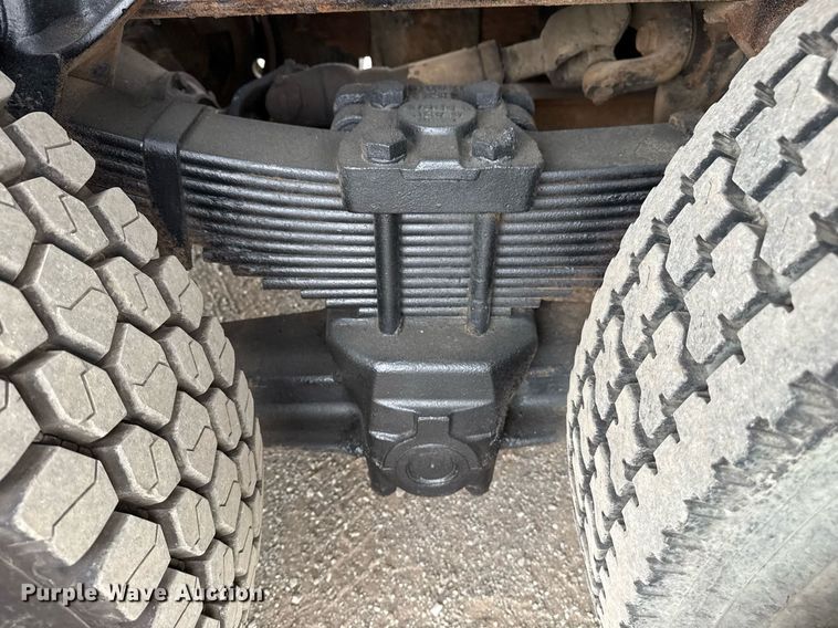 image for item EG5783 1987 International F-2574 tow truck