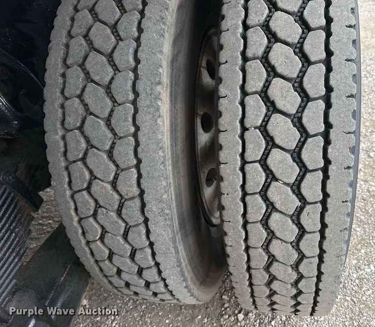 image for item EG5783 1987 International F-2574 tow truck