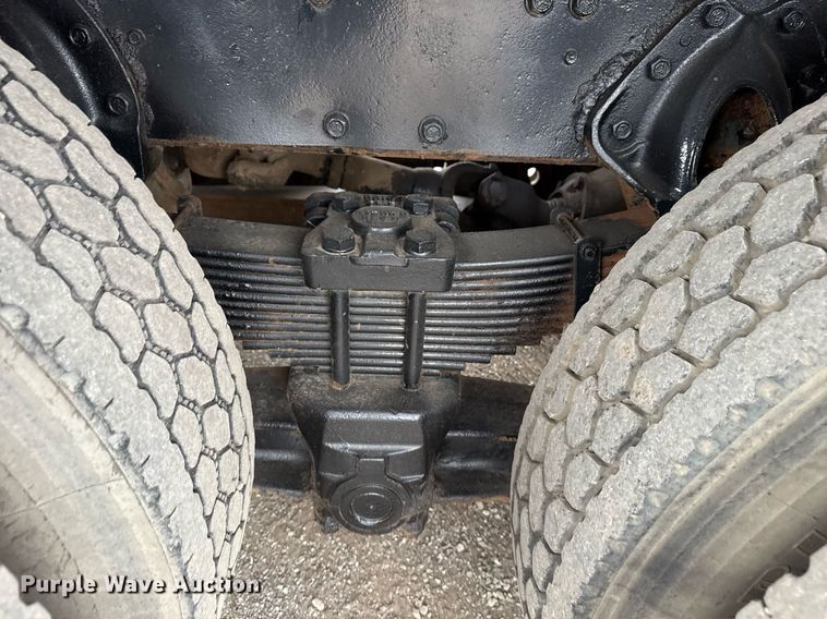 image for item EG5783 1987 International F-2574 tow truck