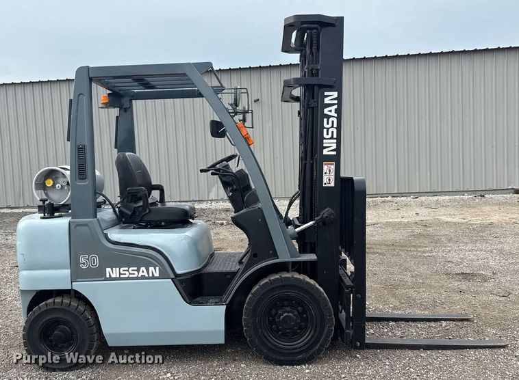 image for item EG5794 2006 Nissan 50 forklift