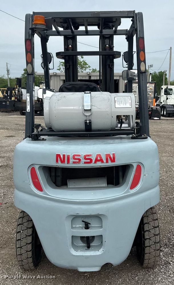 image for item EG5794 2006 Nissan 50 forklift