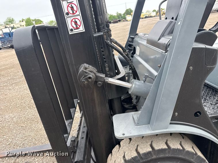 image for item EG5794 2006 Nissan 50 forklift