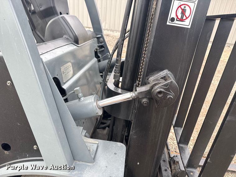 image for item EG5794 2006 Nissan 50 forklift