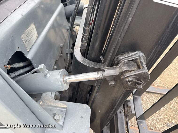 image for item EG5794 2006 Nissan 50 forklift