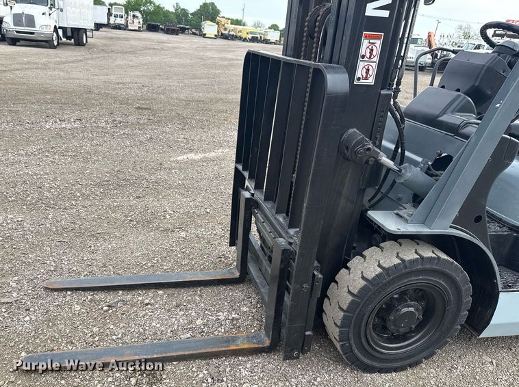 image for item EG5794 2006 Nissan 50 forklift