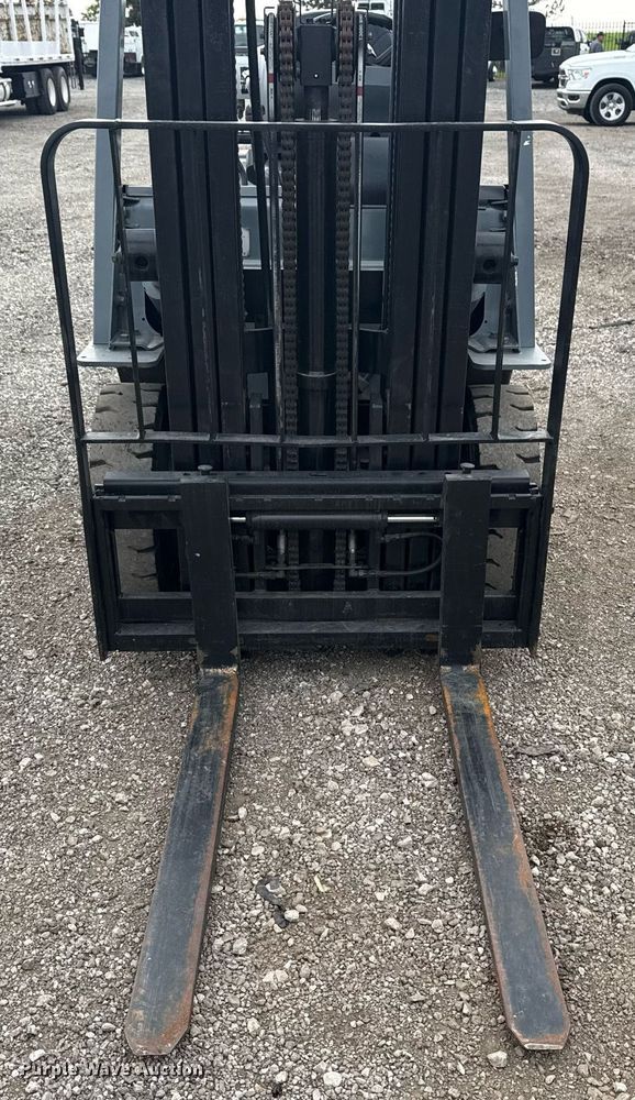 image for item EG5794 2006 Nissan 50 forklift