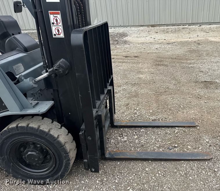 image for item EG5794 2006 Nissan 50 forklift