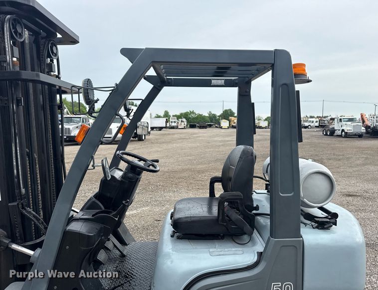 image for item EG5794 2006 Nissan 50 forklift