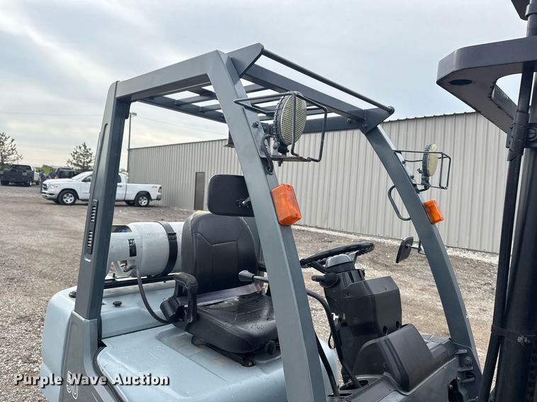 image for item EG5794 2006 Nissan 50 forklift