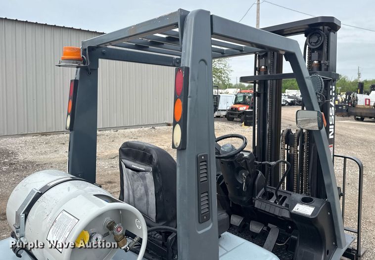 image for item EG5794 2006 Nissan 50 forklift