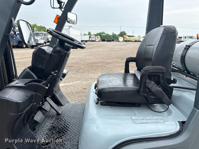 image for item EG5794 2006 Nissan 50 forklift