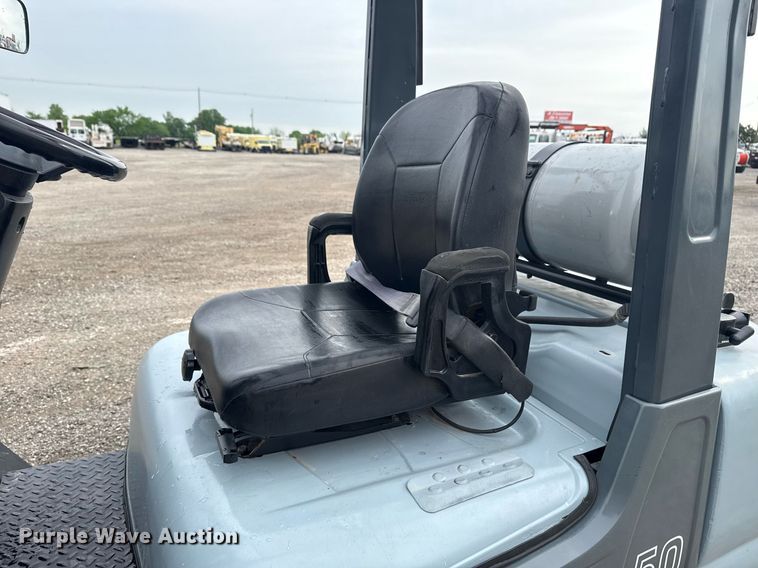 image for item EG5794 2006 Nissan 50 forklift