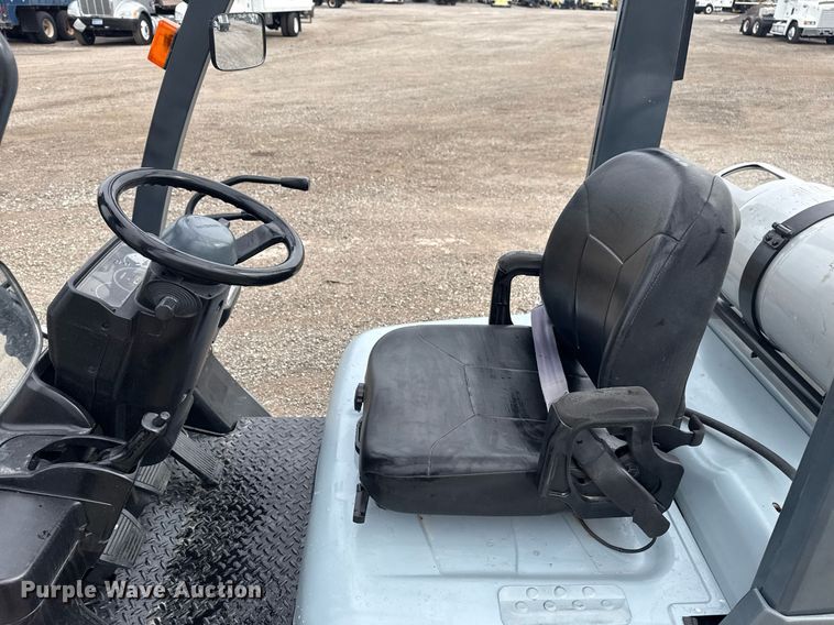 image for item EG5794 2006 Nissan 50 forklift