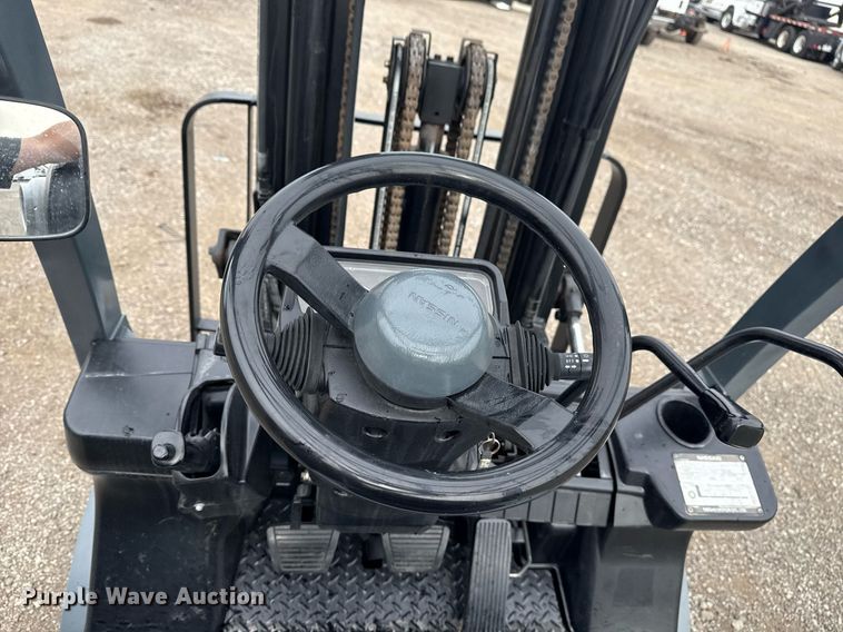 image for item EG5794 2006 Nissan 50 forklift