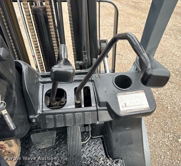 image for item EG5794 2006 Nissan 50 forklift