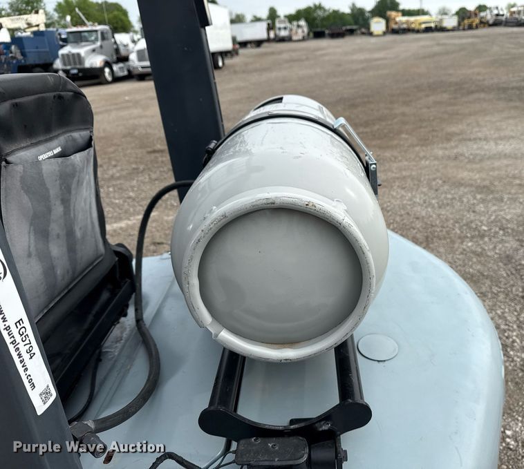 image for item EG5794 2006 Nissan 50 forklift