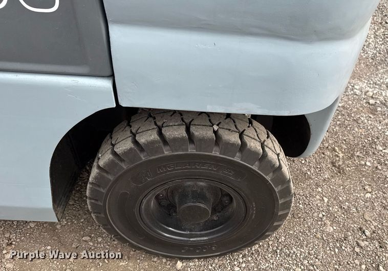 image for item EG5794 2006 Nissan 50 forklift