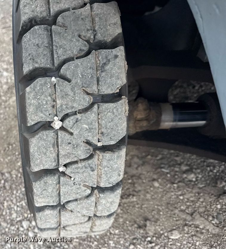 image for item EG5794 2006 Nissan 50 forklift