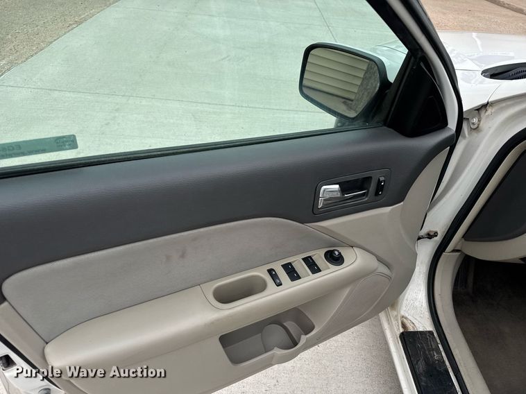 image for item EG6403 2010 Ford Fusion SE  