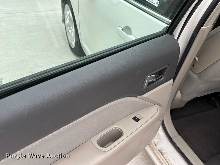 image for item EG6403 2010 Ford Fusion SE  