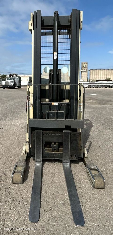 image for item EG7668 1995 Crown RR3510-35 order picker